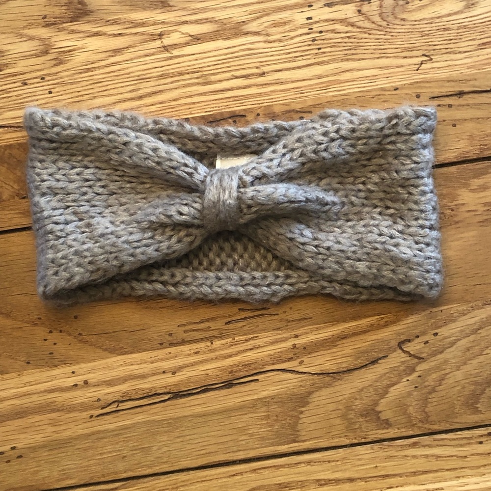 📣 LAST CALL - removing listing 10/14 📣           
NWOT!  Knitted Head Wrap.